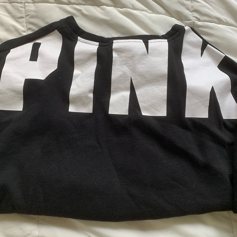 victoria’s secret pink sweater🌟